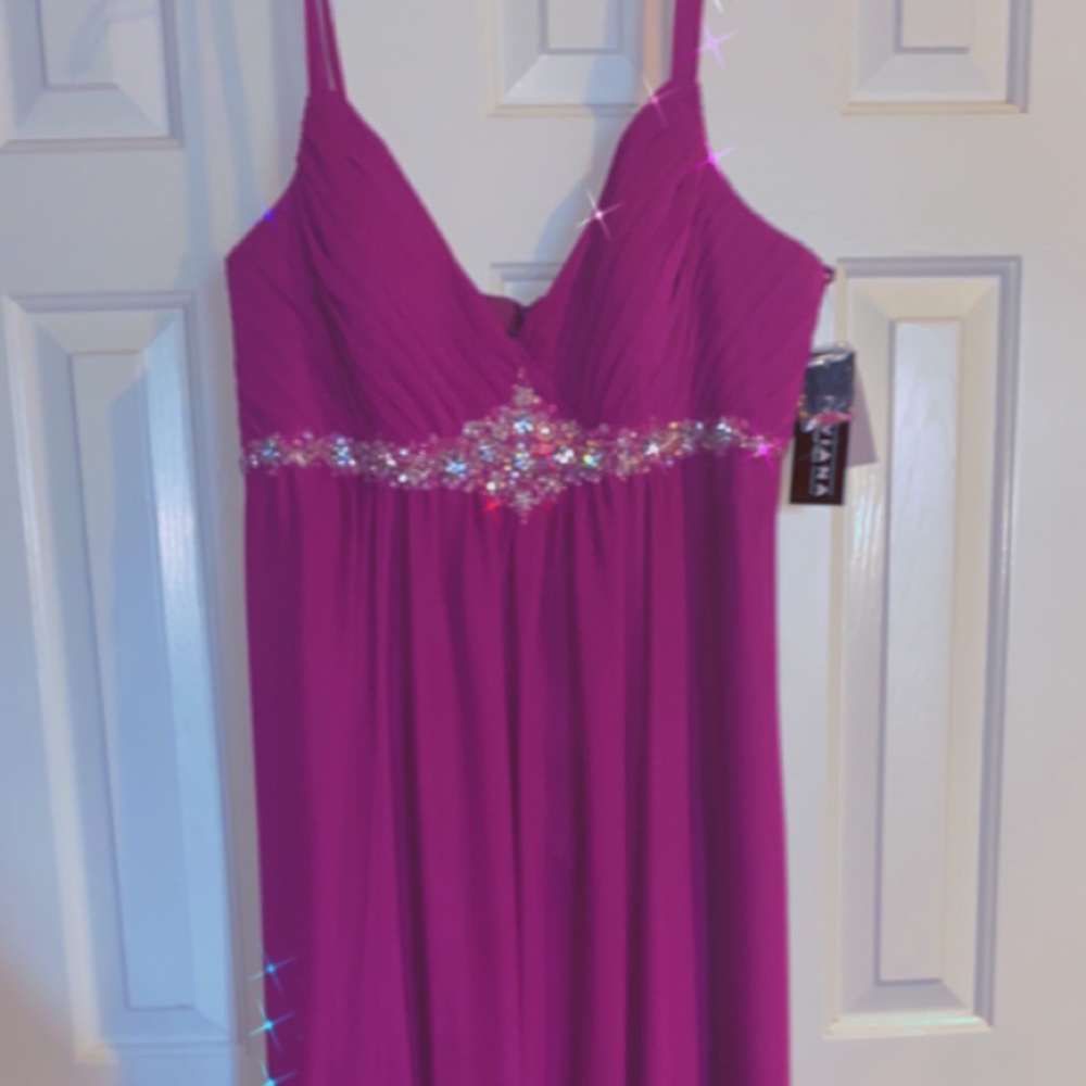 PURPLE/BEADED GOWN/PROM DRESS!! (NEW WITH TAG)
